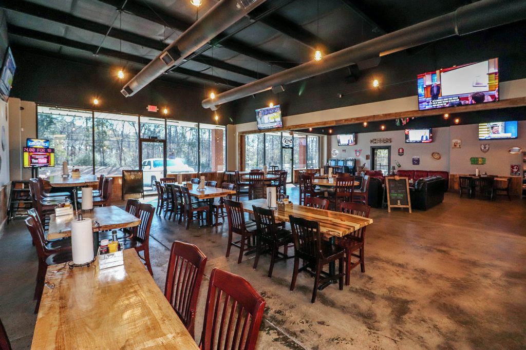 Tap & Pour Warner Robins Craft Beer Bar & Handcrafted Burgers, Steaks